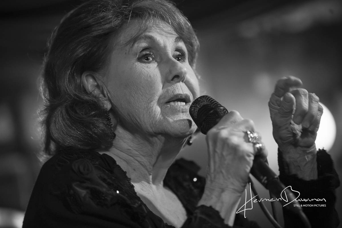 Een portret na jazzlegende Rita Reijs tijdens concert in Gouda