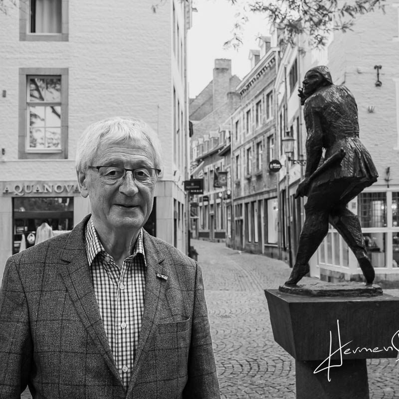 Bij de Mestreechter Geis is het portret van Jo gemaakt. De fotograaf heeft hier zijn foto en verhaal gemaakt in Maastricht